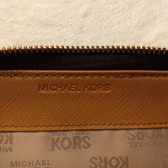 Michael Kors Full Size Wallet Cottagecore Grandmacore - Picture 9 of 10